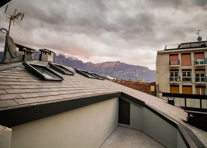 Lake Como Apartments